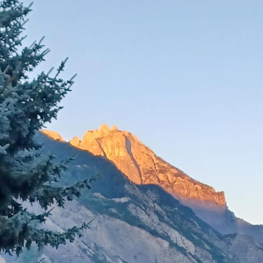 سان-جان-دي-موريين Chalet Les Cols - Chambres Avec Terrasse & Jardin - Proche De La Nouvelle Gare المظهر الخارجي الصورة